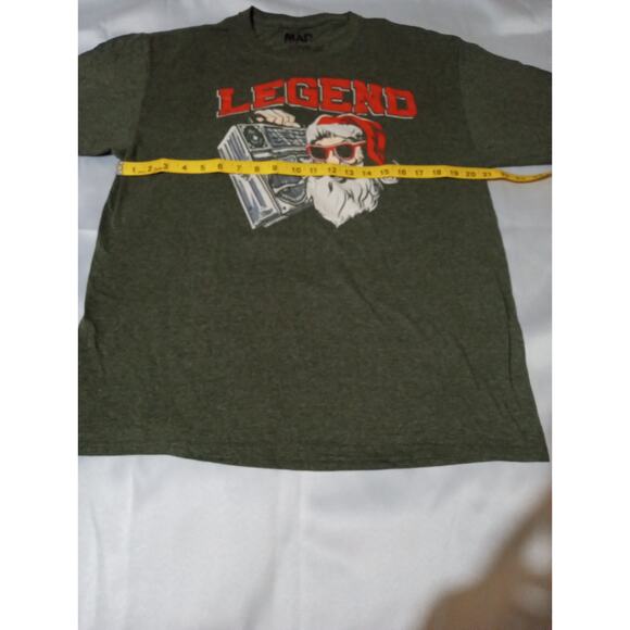 Mad Engine Legend Santa Holding A Boom Box Graphic Tee Size Large Gray - Picture 3 of 8